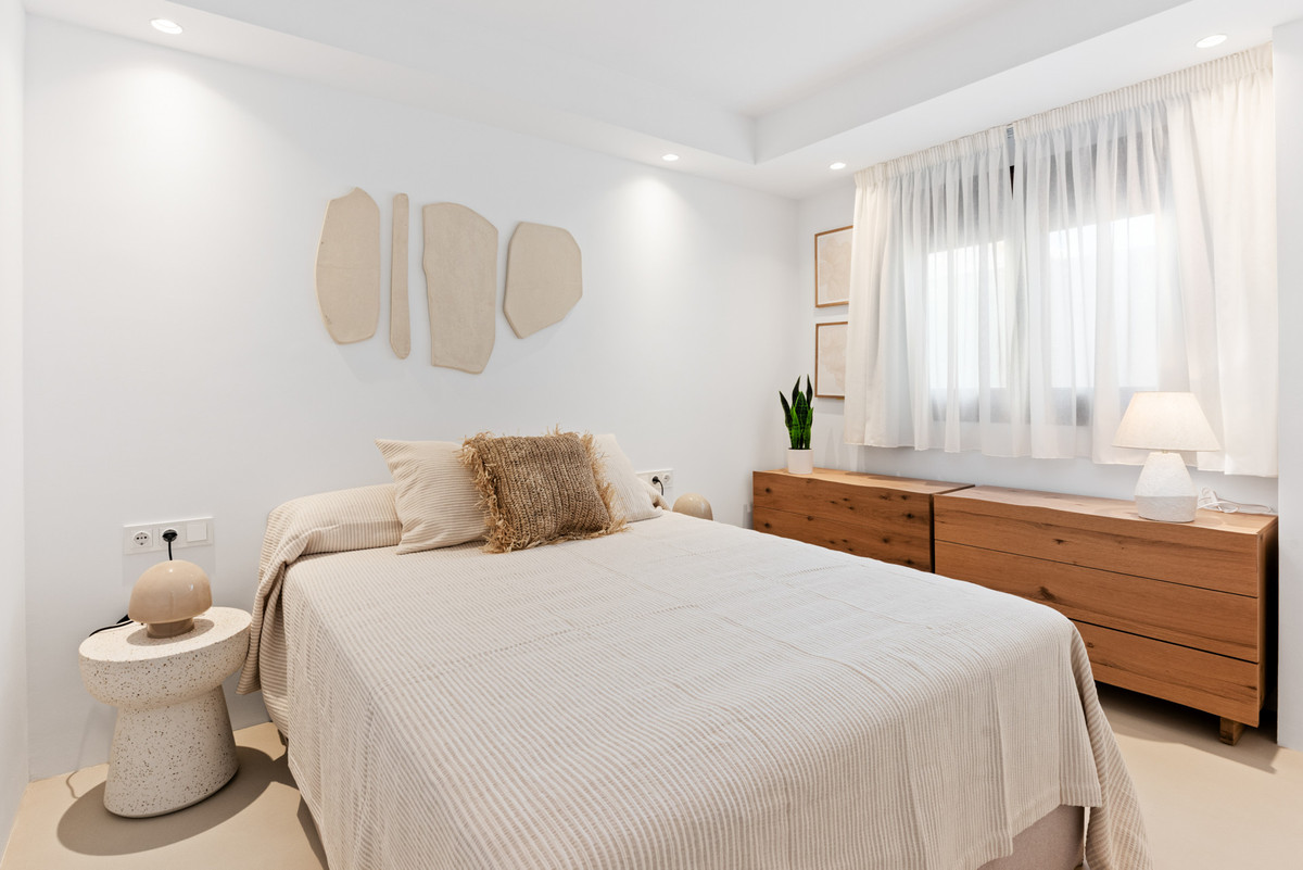 4 Bed Apartment for sale in La Duquesa Costa Del Sol, Málaga, Spain