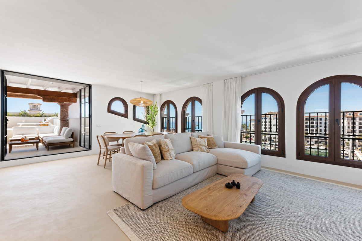 4 Bed Apartment for sale in La Duquesa Costa Del Sol, Málaga, Spain