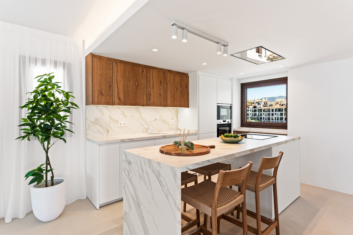 4 Bed Apartment for sale in La Duquesa Costa Del Sol, Málaga, Spain