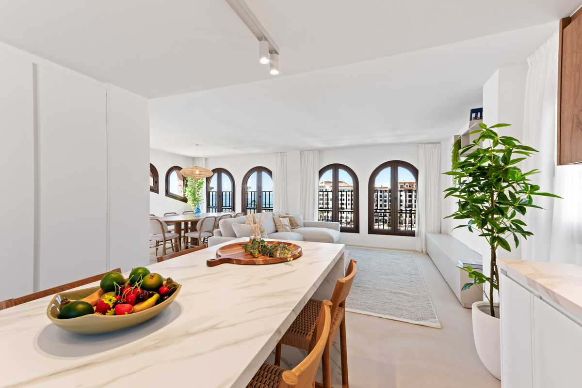 4 Bed Apartment for sale in La Duquesa Costa Del Sol, Málaga, Spain