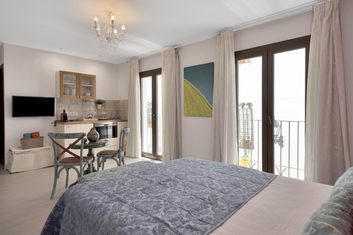 4 Bed Commercial unit for sale in Marbella Costa Del Sol, Málaga, Spain
