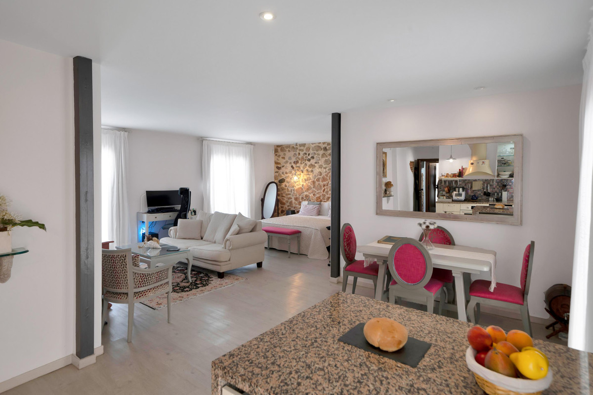 4 Bed Commercial unit for sale in Marbella Costa Del Sol, Málaga, Spain