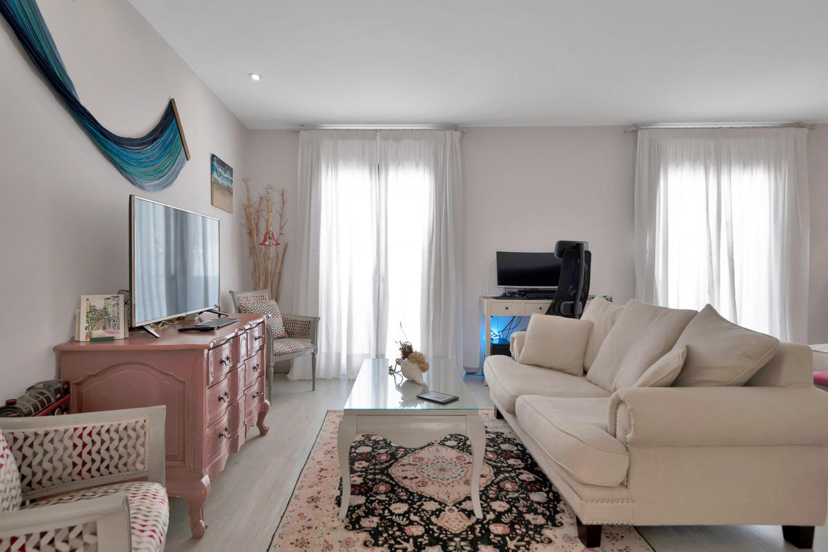 4 Bed Commercial unit for sale in Marbella Costa Del Sol, Málaga, Spain