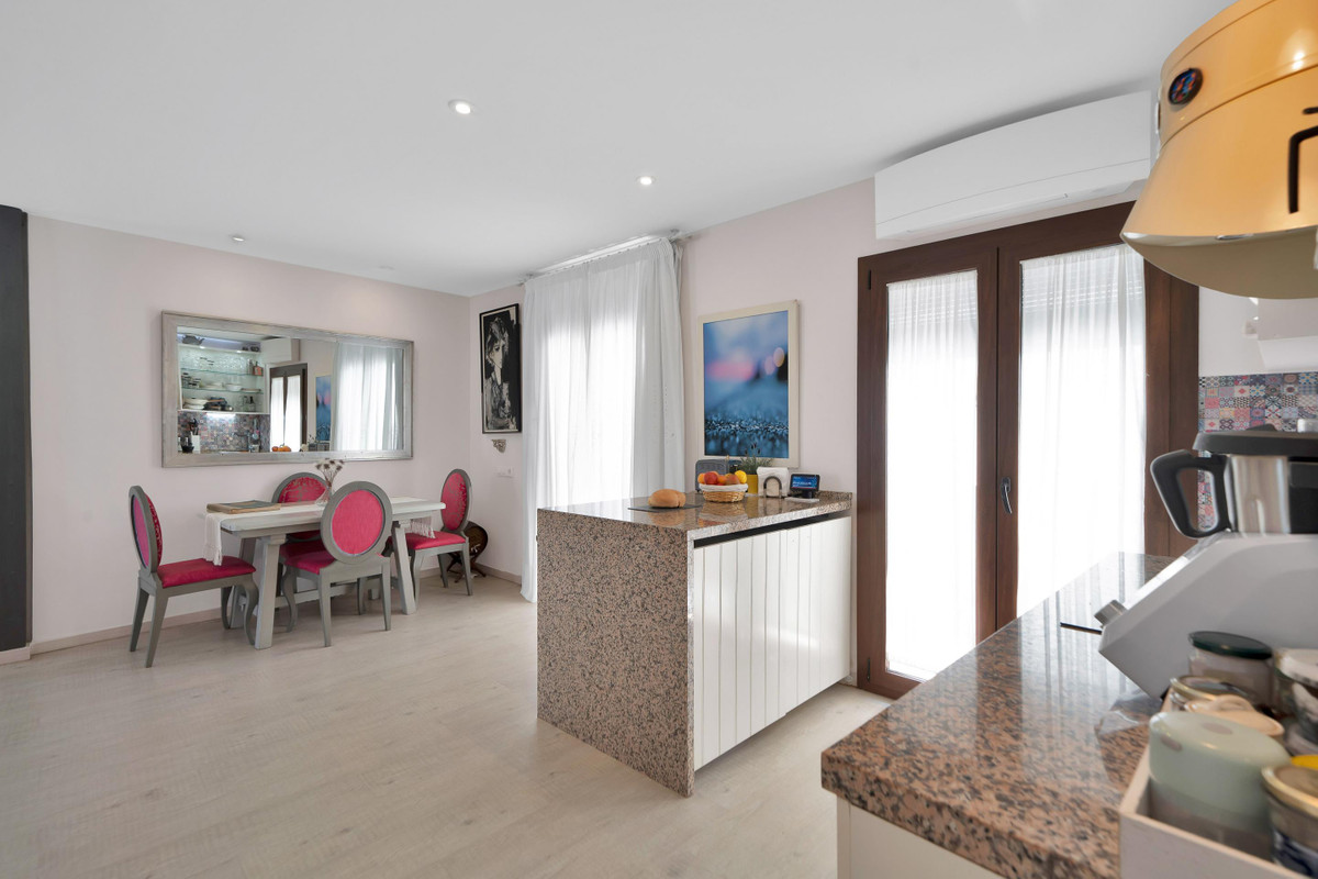 4 Bed Commercial unit for sale in Marbella Costa Del Sol, Málaga, Spain