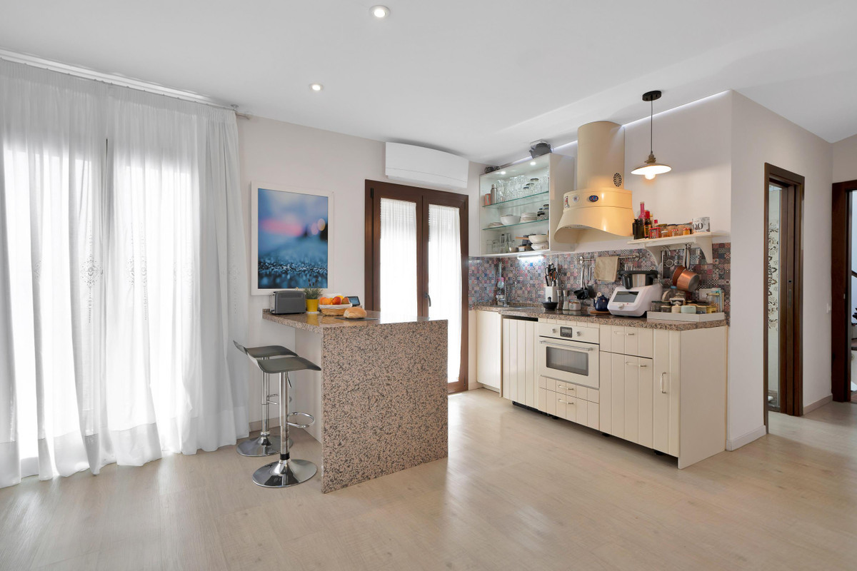 4 Bed Commercial unit for sale in Marbella Costa Del Sol, Málaga, Spain