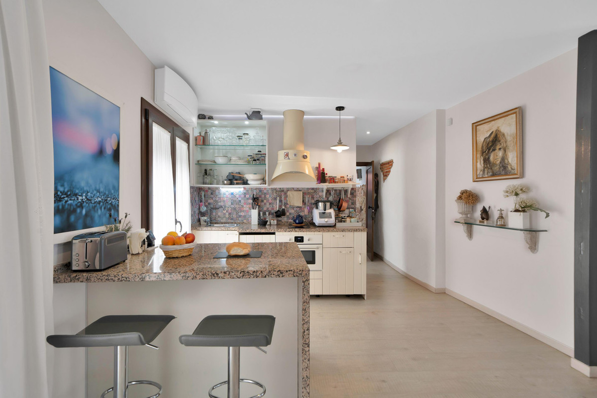 4 Bed Commercial unit for sale in Marbella Costa Del Sol, Málaga, Spain