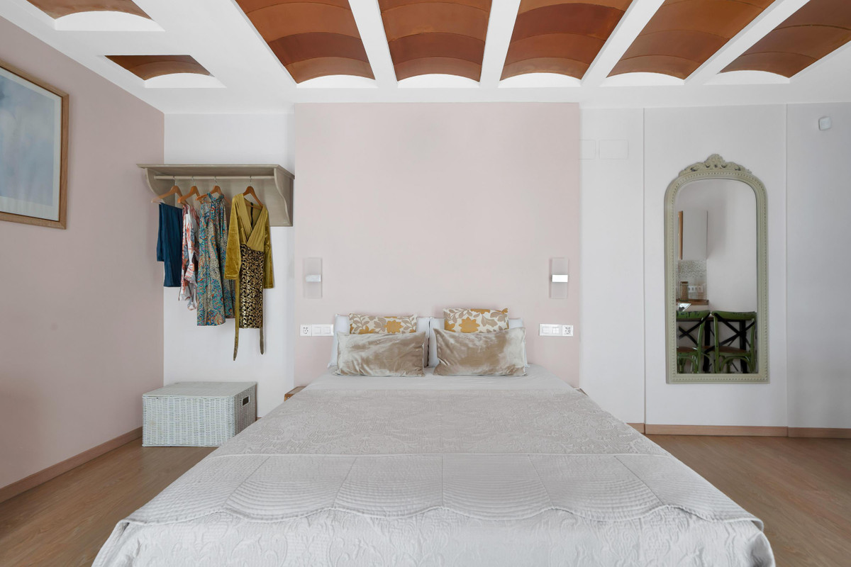 4 Bed Commercial unit for sale in Marbella Costa Del Sol, Málaga, Spain