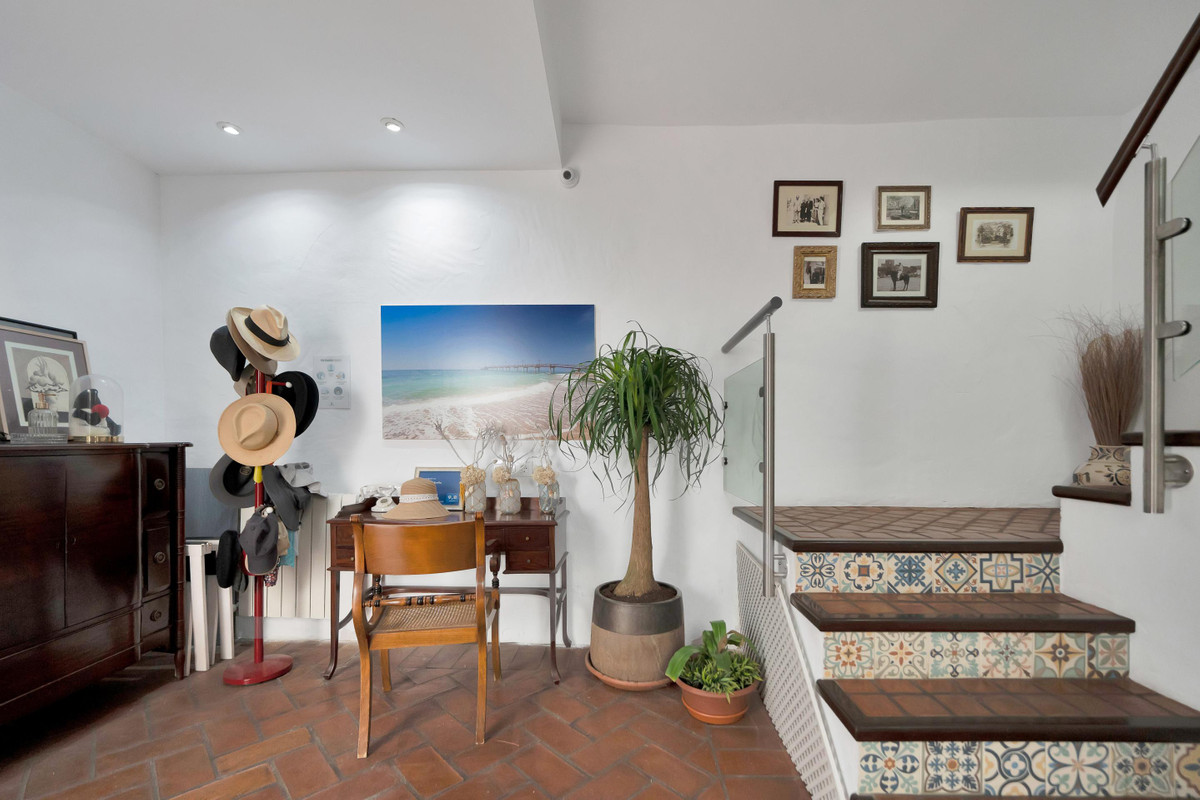 4 Bed Commercial unit for sale in Marbella Costa Del Sol, Málaga, Spain