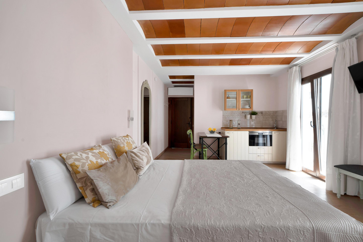 4 Bed Commercial unit for sale in Marbella Costa Del Sol, Málaga, Spain