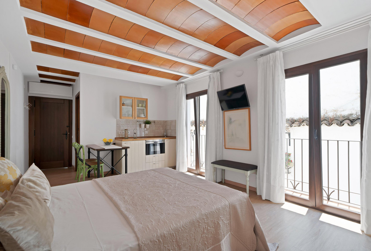 4 Bed Commercial unit for sale in Marbella Costa Del Sol, Málaga, Spain