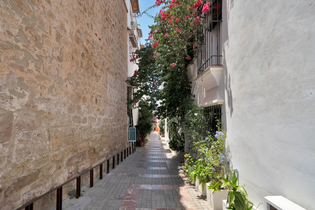 4 Bed Commercial unit for sale in Marbella Costa Del Sol, Málaga, Spain
