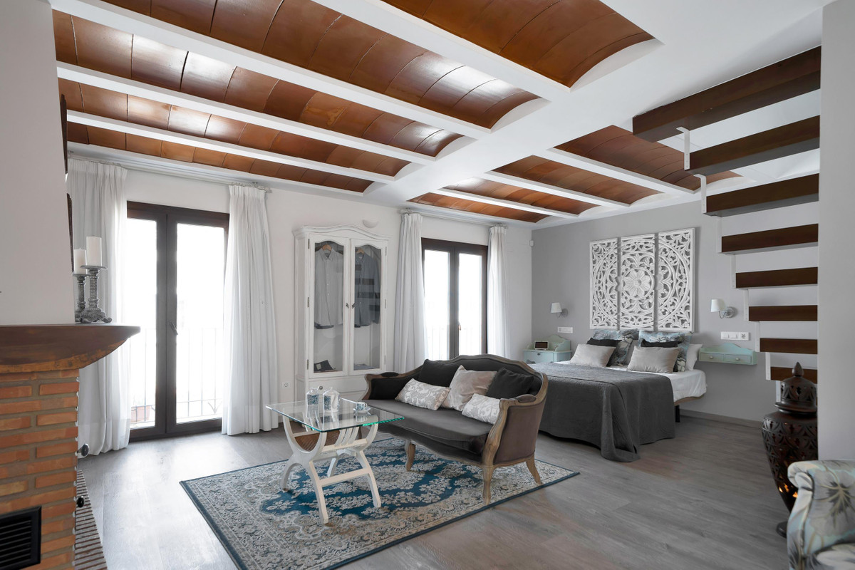 4 Bed Commercial unit for sale in Marbella Costa Del Sol, Málaga, Spain