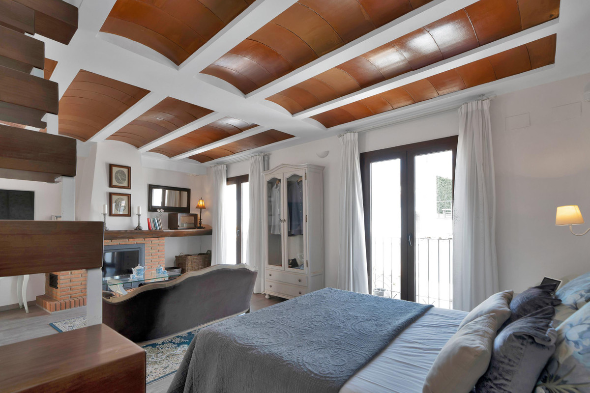 4 Bed Commercial unit for sale in Marbella Costa Del Sol, Málaga, Spain
