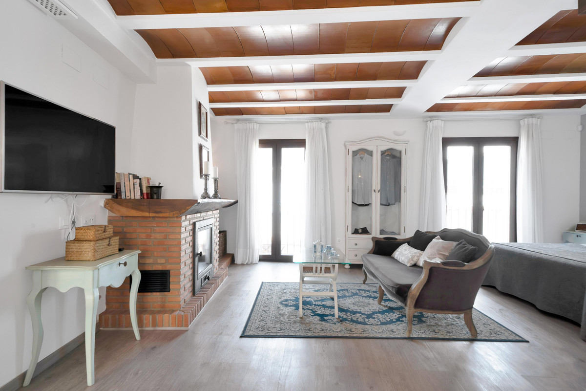 4 Bed Commercial unit for sale in Marbella Costa Del Sol, Málaga, Spain