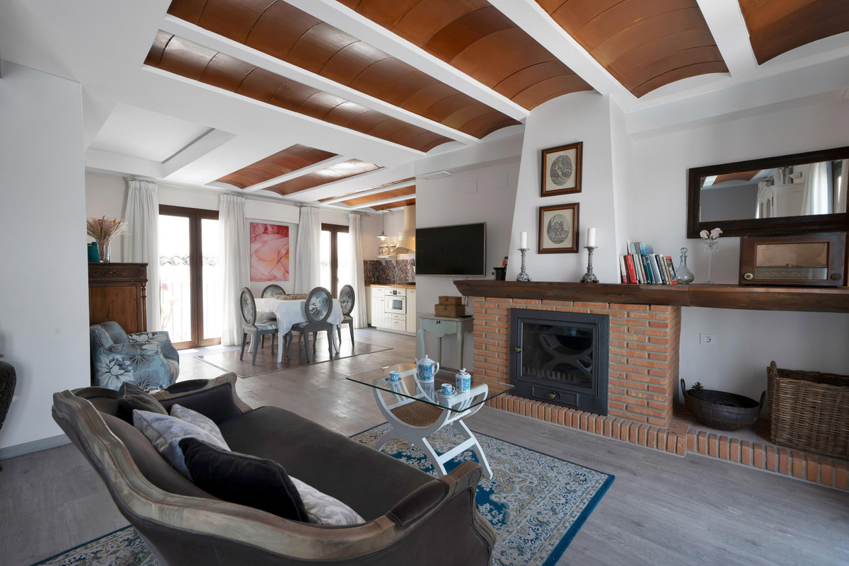 4 Bed Commercial unit for sale in Marbella Costa Del Sol, Málaga, Spain