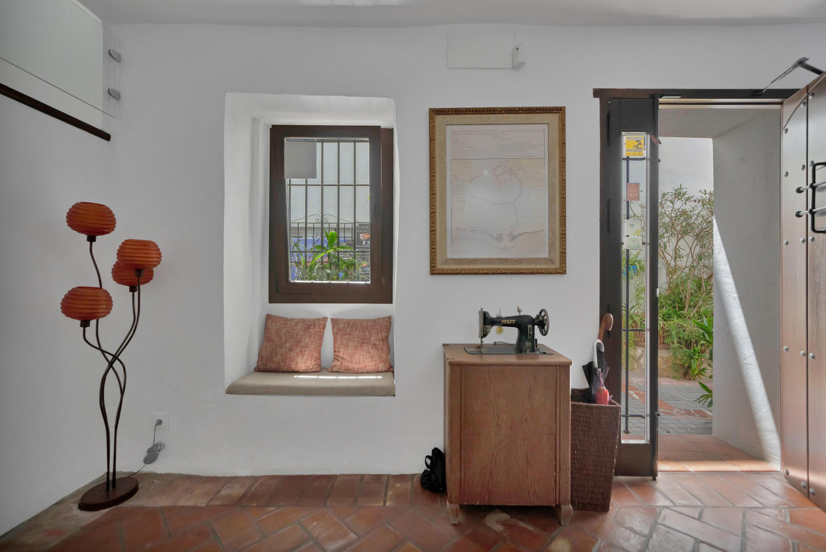 4 Bed Commercial unit for sale in Marbella Costa Del Sol, Málaga, Spain