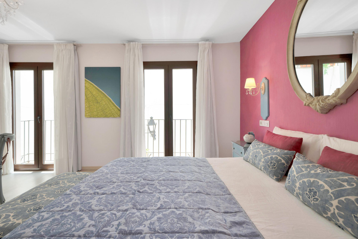 4 Bed Commercial unit for sale in Marbella Costa Del Sol, Málaga, Spain