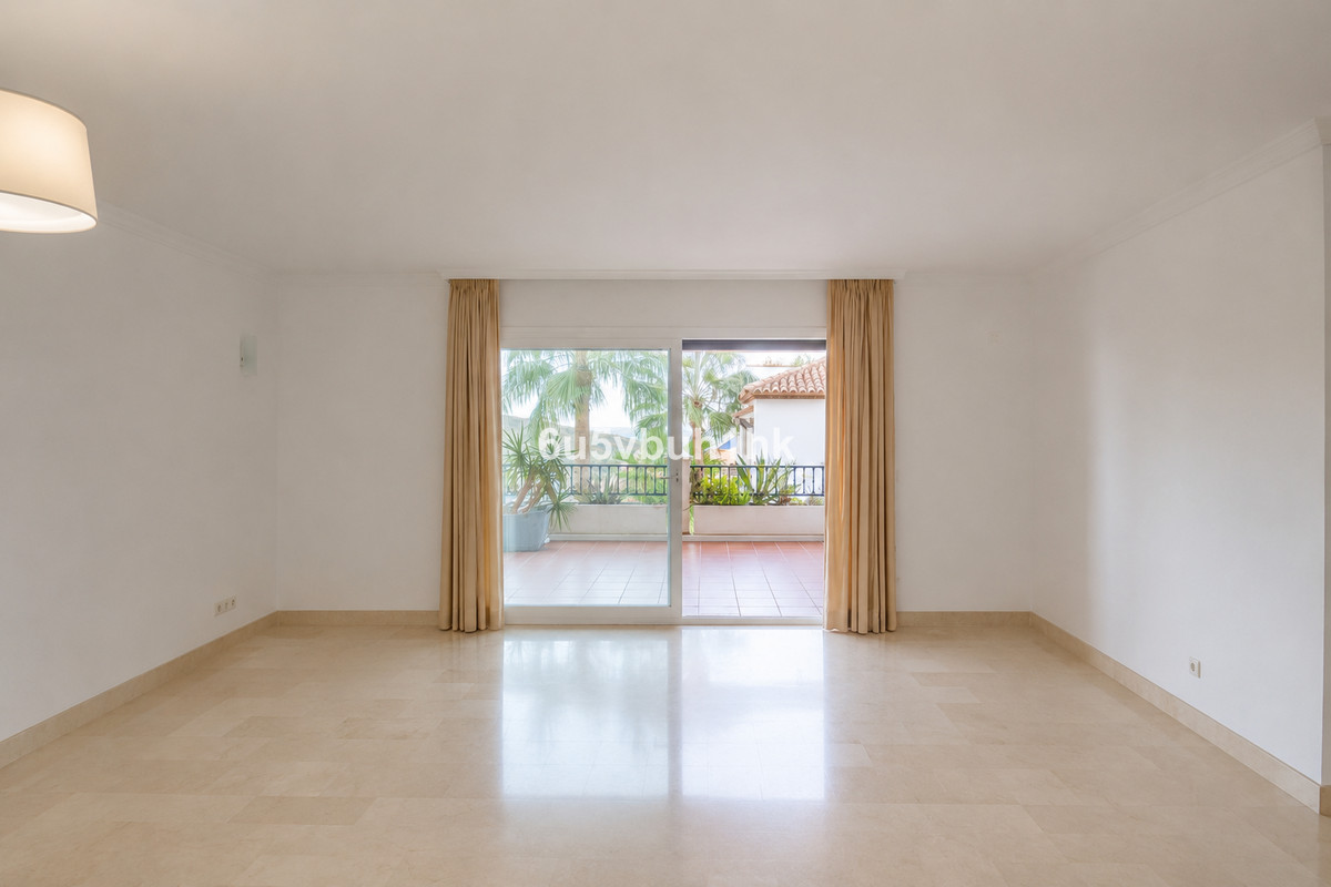 2 Bed Apartment for sale in Calahonda Costa Del Sol, Málaga, Spain