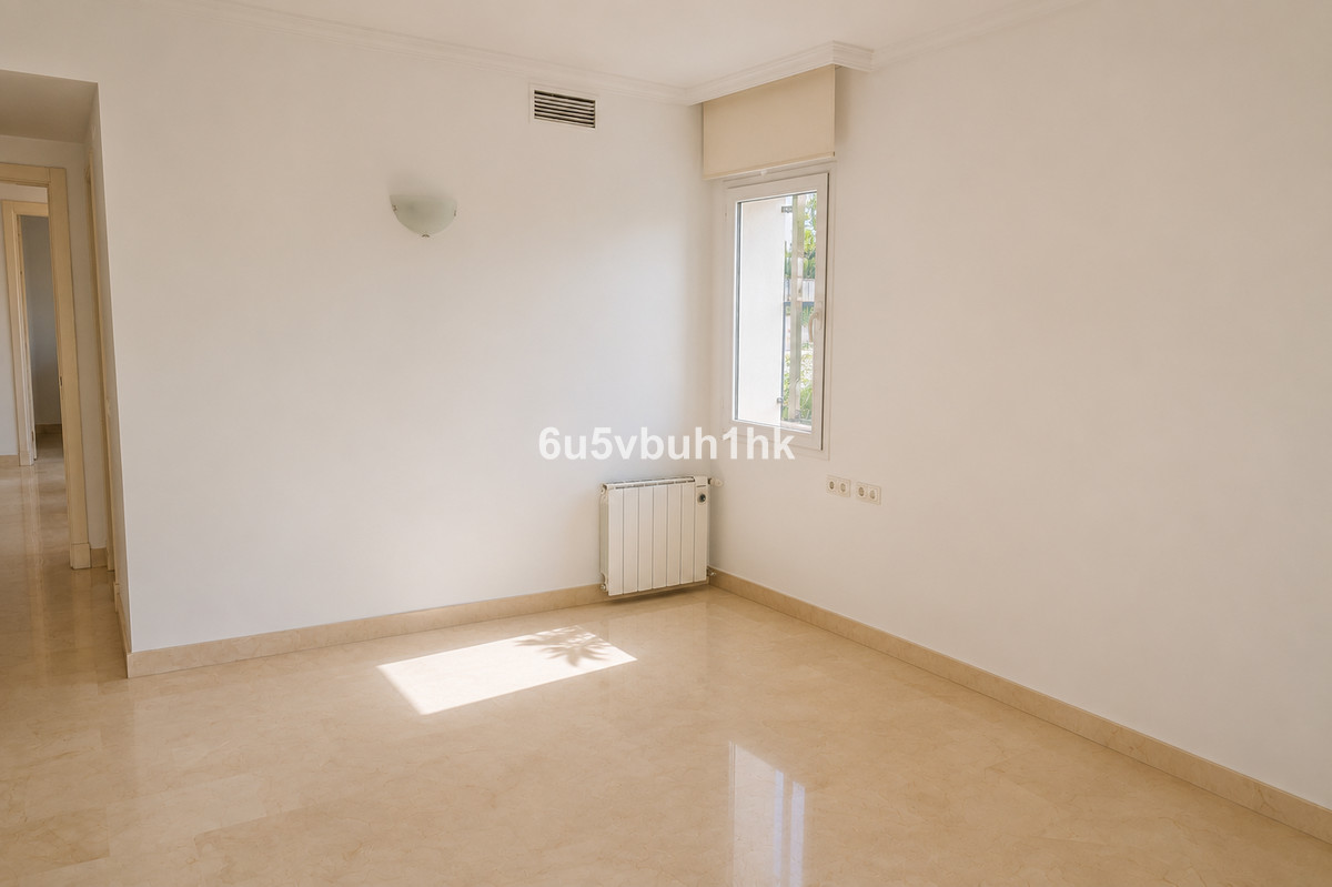 2 Bed Apartment for sale in Calahonda Costa Del Sol, Málaga, Spain