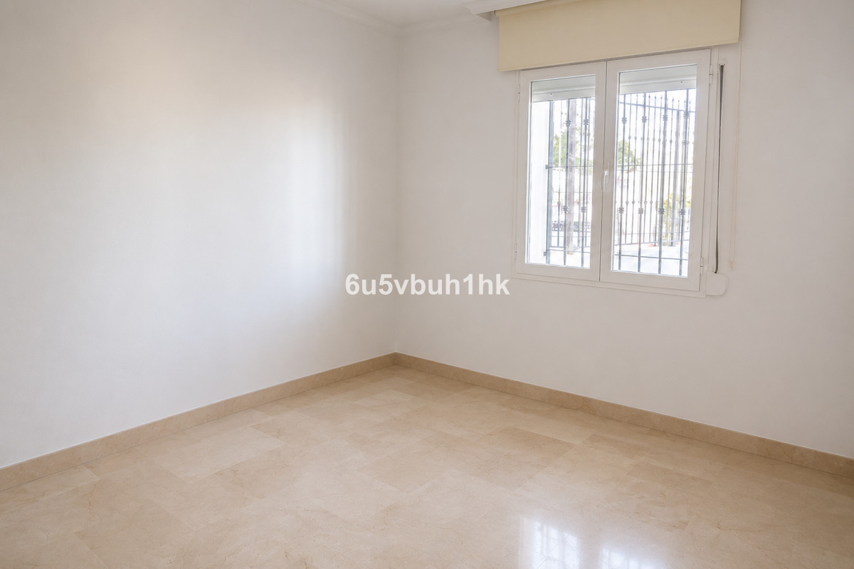 2 Bed Apartment for sale in Calahonda Costa Del Sol, Málaga, Spain