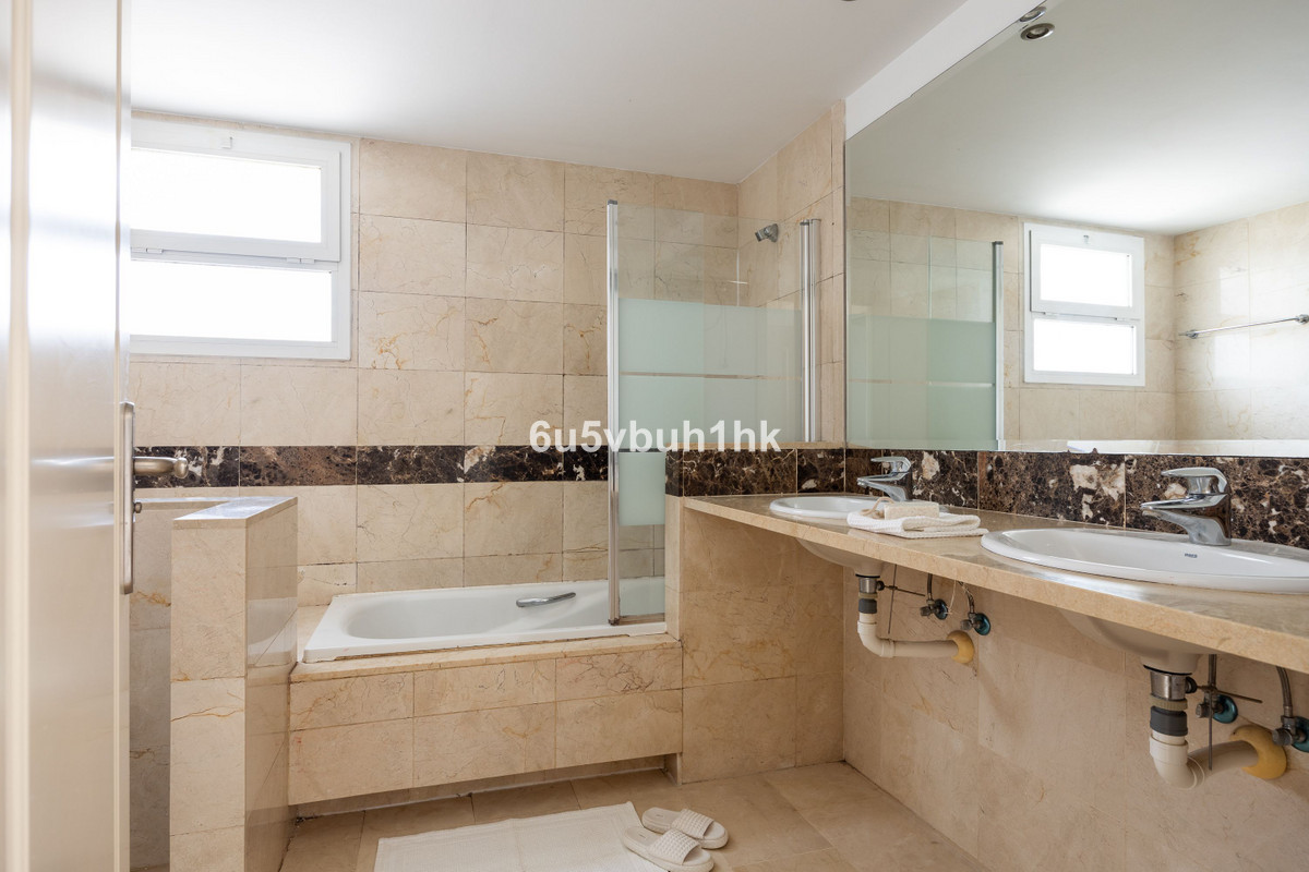 2 Bed Apartment for sale in Calahonda Costa Del Sol, Málaga, Spain