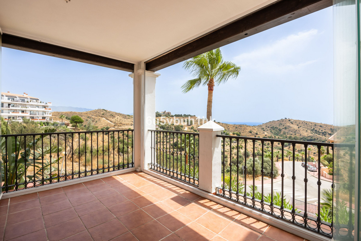 2 Bed Apartment for sale in Calahonda Costa Del Sol, Málaga, Spain