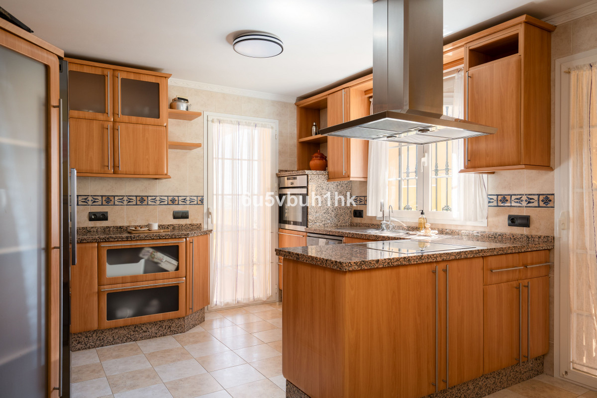 5 Bed Townhouse for sale in El Coto Costa Del Sol, Málaga, Spain