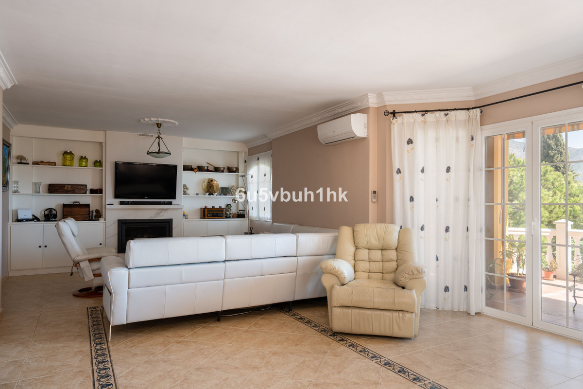 5 Bed Townhouse for sale in El Coto Costa Del Sol, Málaga, Spain