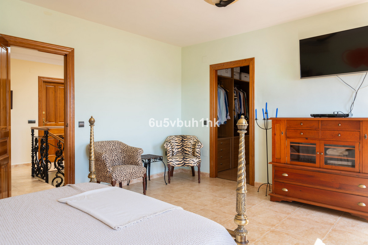 5 Bed Townhouse for sale in El Coto Costa Del Sol, Málaga, Spain