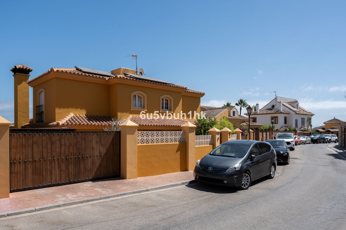 5 Bed Townhouse for sale in El Coto Costa Del Sol, Málaga, Spain