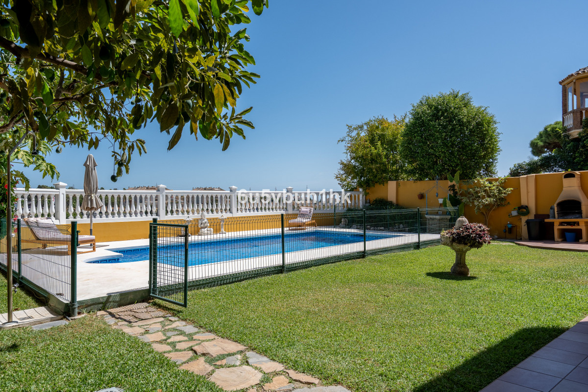 5 Bed Townhouse for sale in El Coto Costa Del Sol, Málaga, Spain