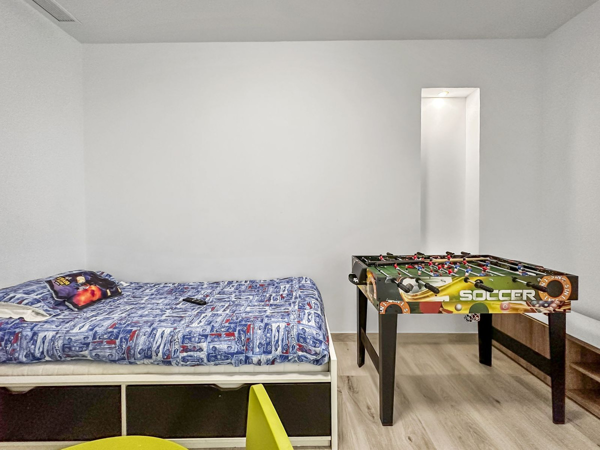 4 Bed Townhouse for sale in San Martín De Tesorillo Costa Del Sol, Cádiz, Spain