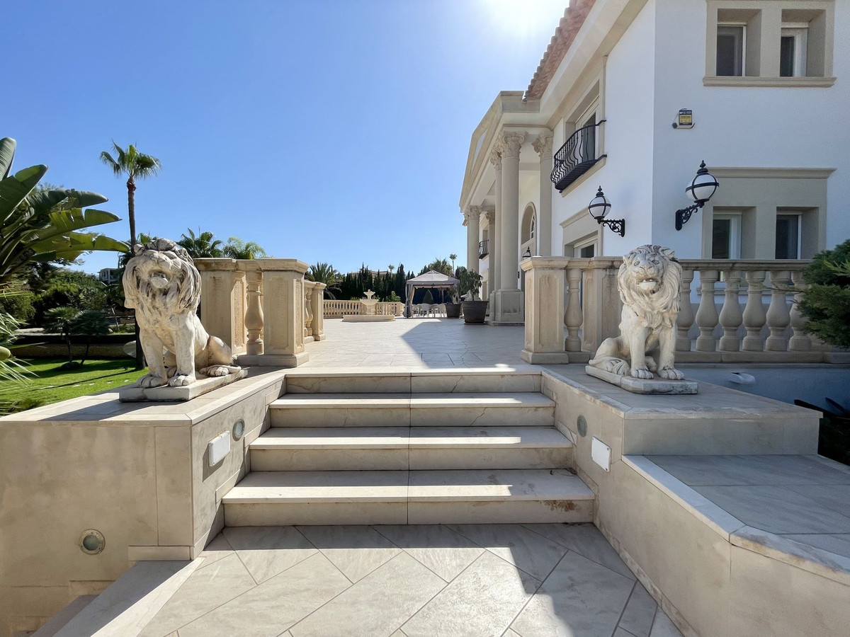 6 Bed Townhouse for sale in Alicante Costa Blanca, Alicante, Spain