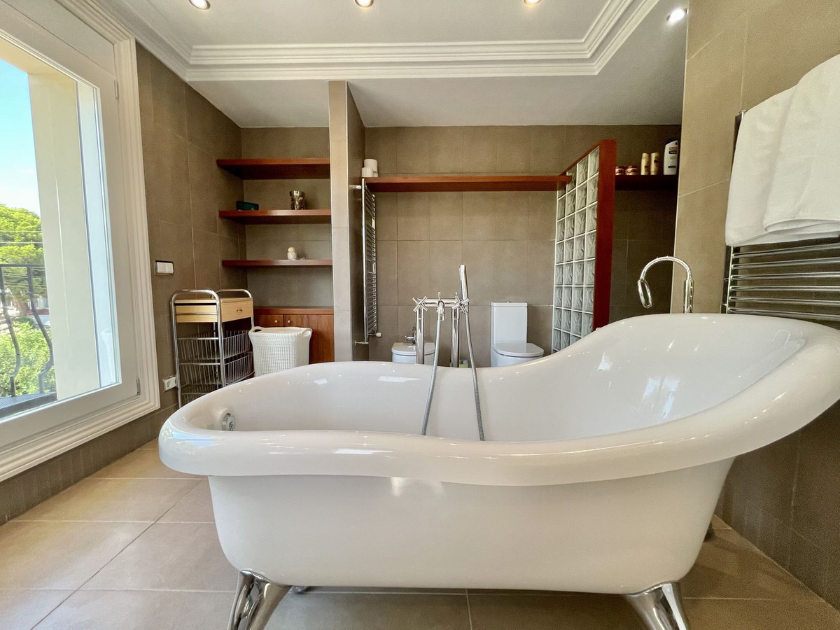 6 Bed Townhouse for sale in Alicante Costa Blanca, Alicante, Spain