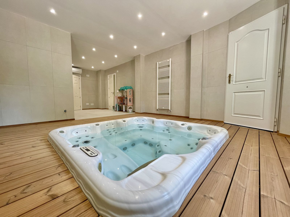6 Bed Townhouse for sale in Alicante Costa Blanca, Alicante, Spain