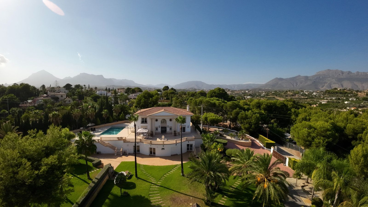 6 Bed Townhouse for sale in Alicante Costa Blanca, Alicante, Spain