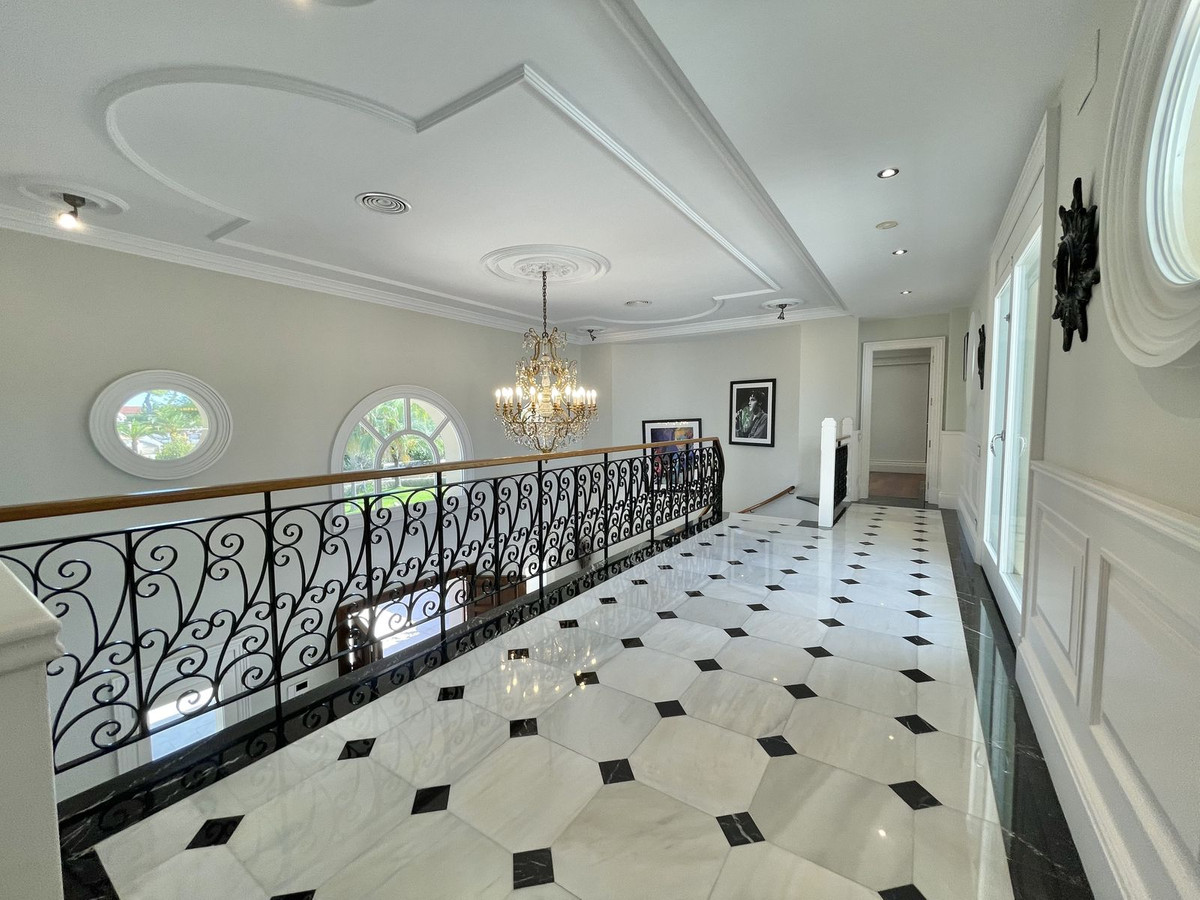 6 Bed Townhouse for sale in Alicante Costa Blanca, Alicante, Spain
