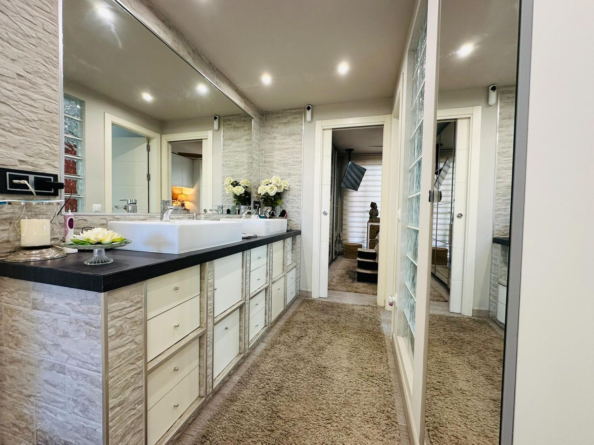 Se vende Apartamento Planta Media de 3 dormitorios en Costa Del Sol, Málaga, España