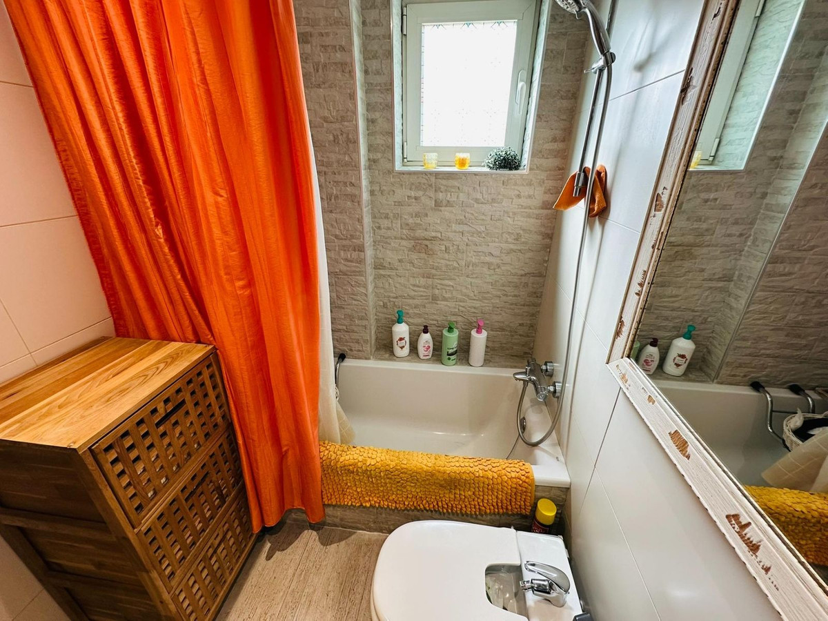 Se vende Apartamento Planta Media de 3 dormitorios en Costa Del Sol, Málaga, España