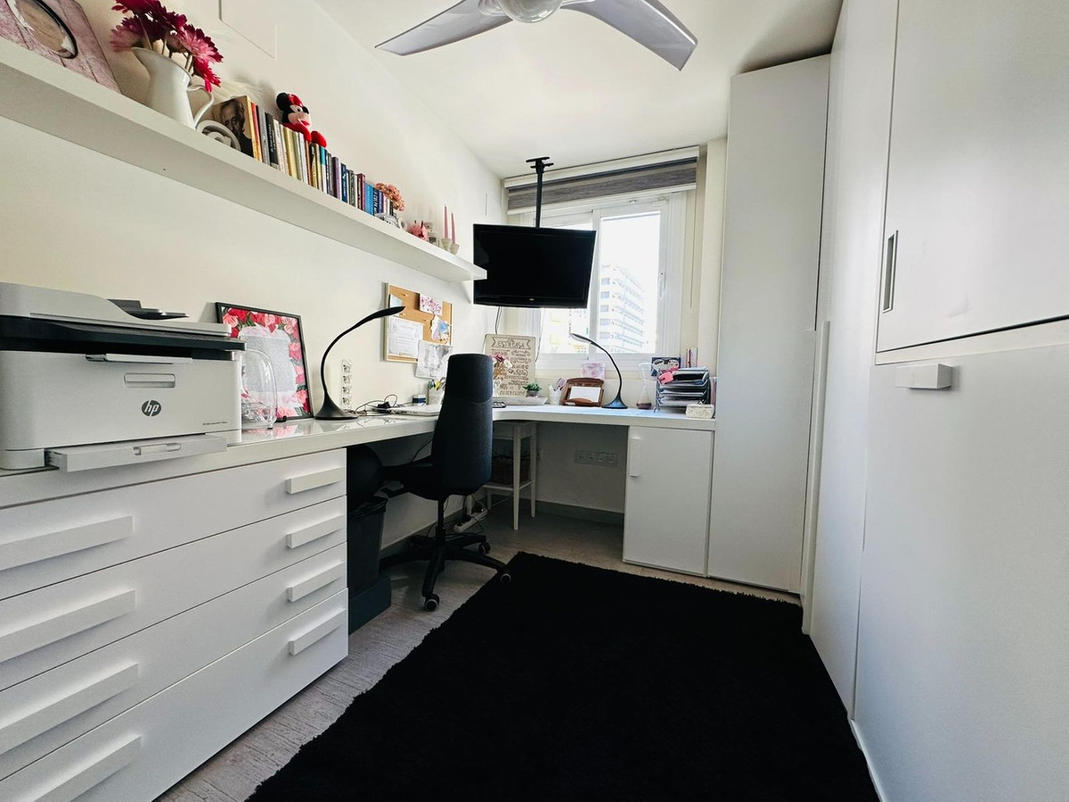 Se vende Apartamento Planta Media de 3 dormitorios en Costa Del Sol, Málaga, España
