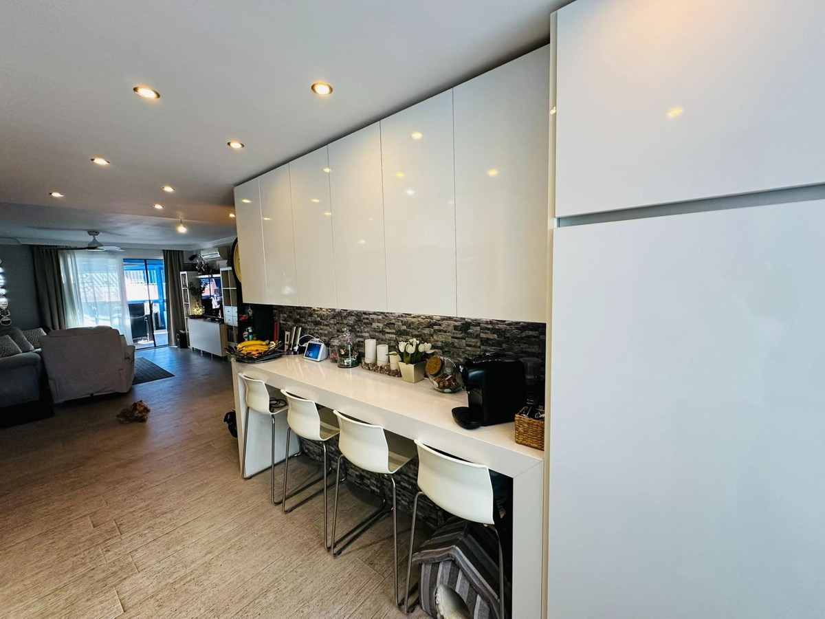 Se vende Apartamento Planta Media de 3 dormitorios en Costa Del Sol, Málaga, España