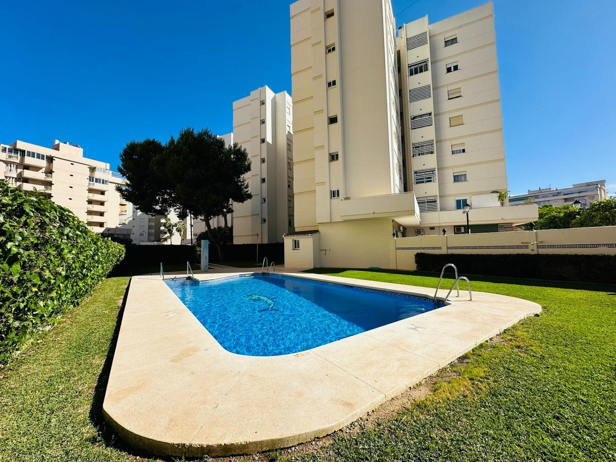 Se vende Apartamento Planta Media de 3 dormitorios en Costa Del Sol, Málaga, España