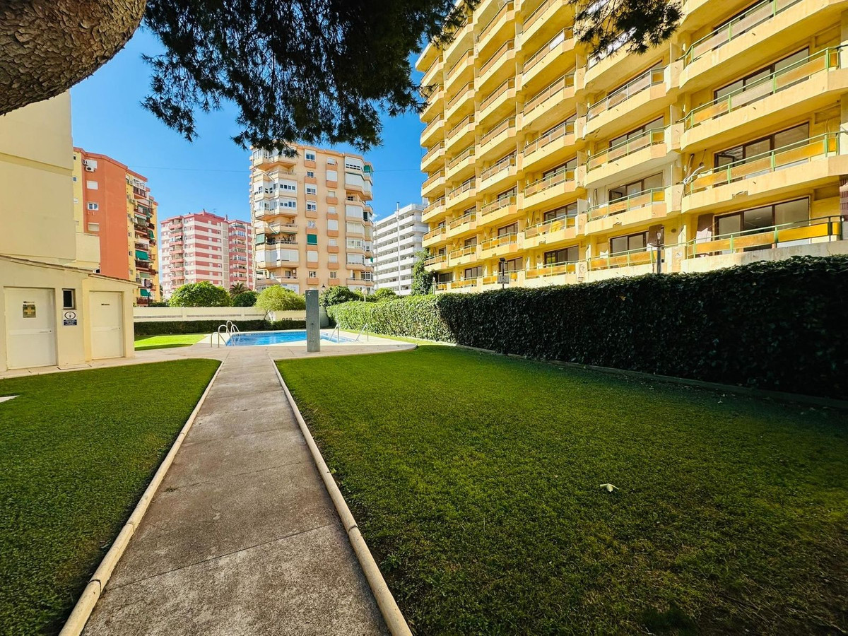 Se vende Apartamento Planta Media de 3 dormitorios en Costa Del Sol, Málaga, España