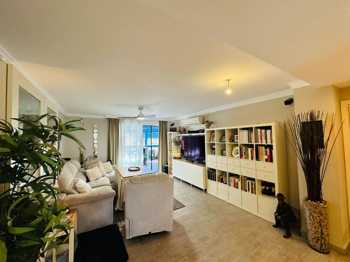 Se vende Apartamento Planta Media de 3 dormitorios en Costa Del Sol, Málaga, España