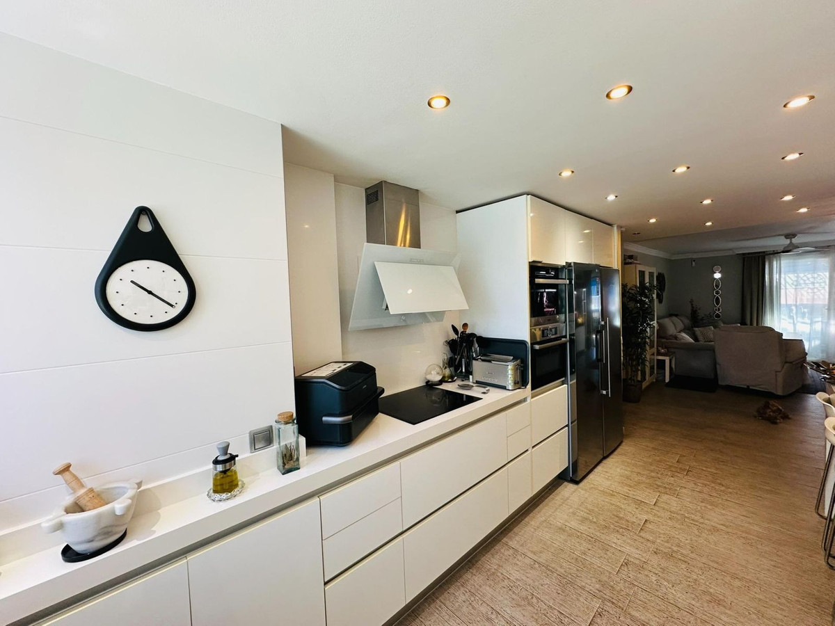 Se vende Apartamento Planta Media de 3 dormitorios en Costa Del Sol, Málaga, España