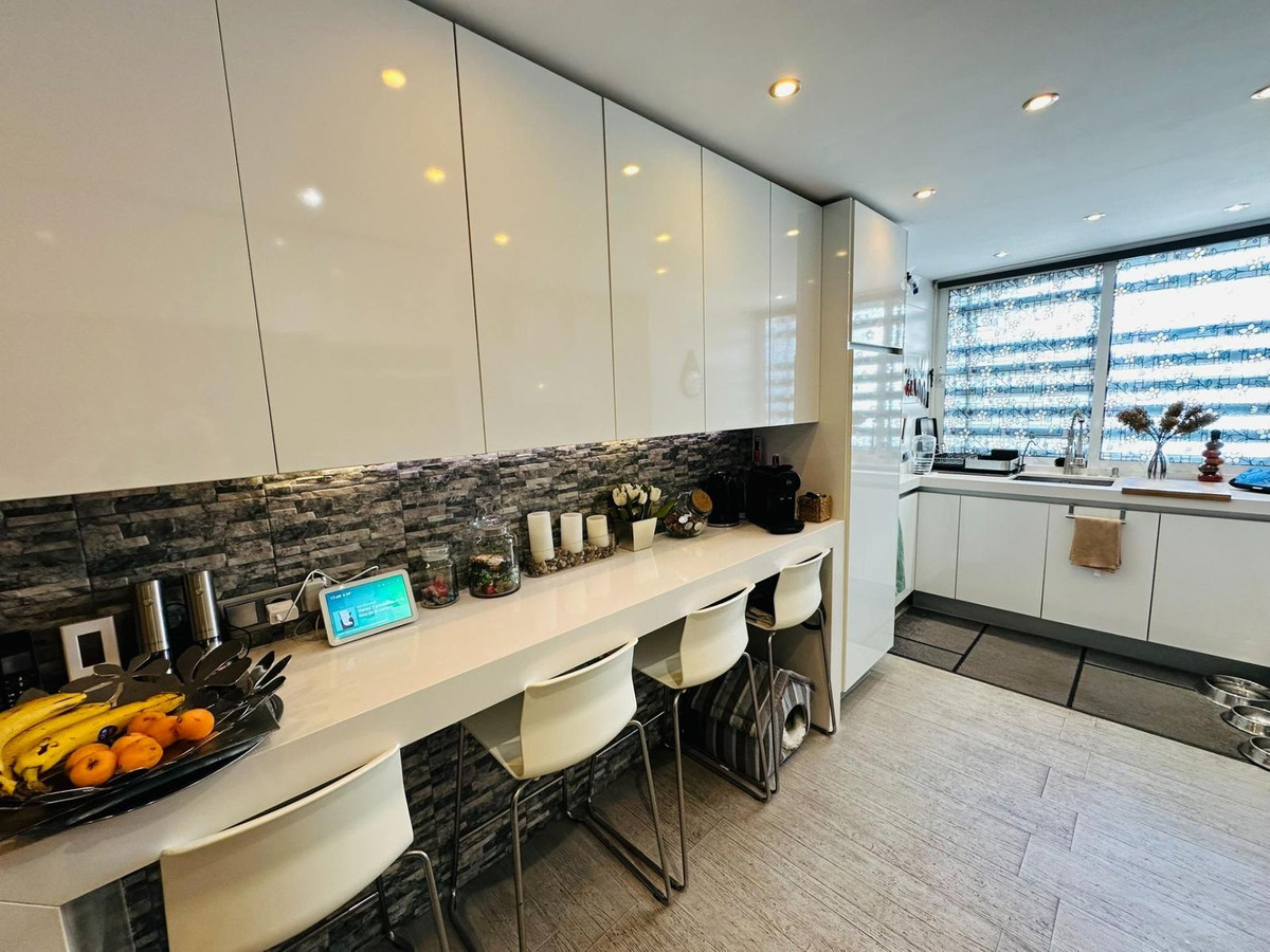 Se vende Apartamento Planta Media de 3 dormitorios en Costa Del Sol, Málaga, España
