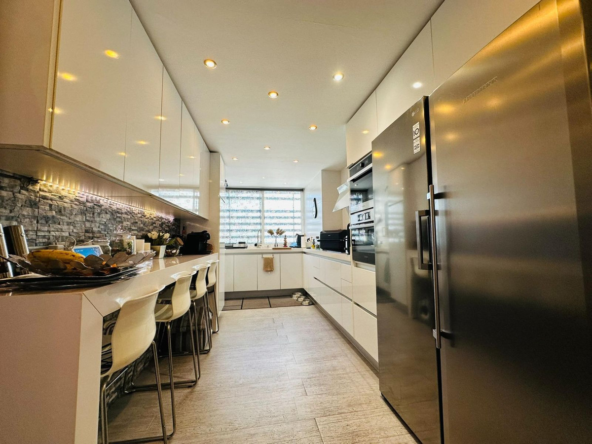Se vende Apartamento Planta Media de 3 dormitorios en Costa Del Sol, Málaga, España
