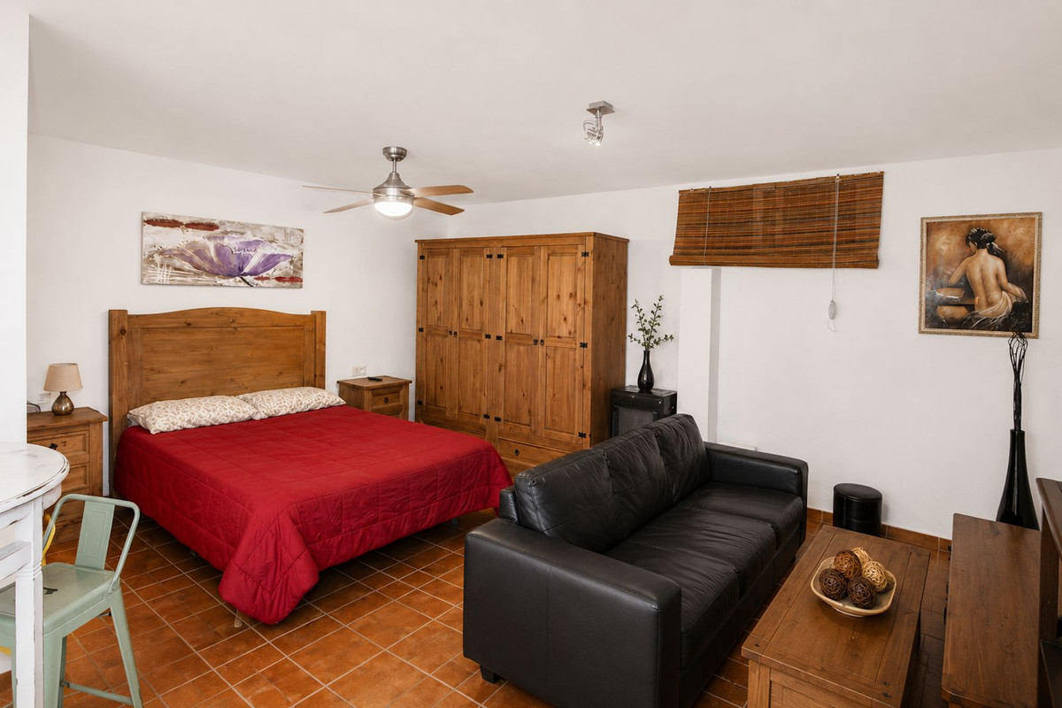 5 Bed Townhouse for sale in Marbella Costa Del Sol, Málaga, Spain