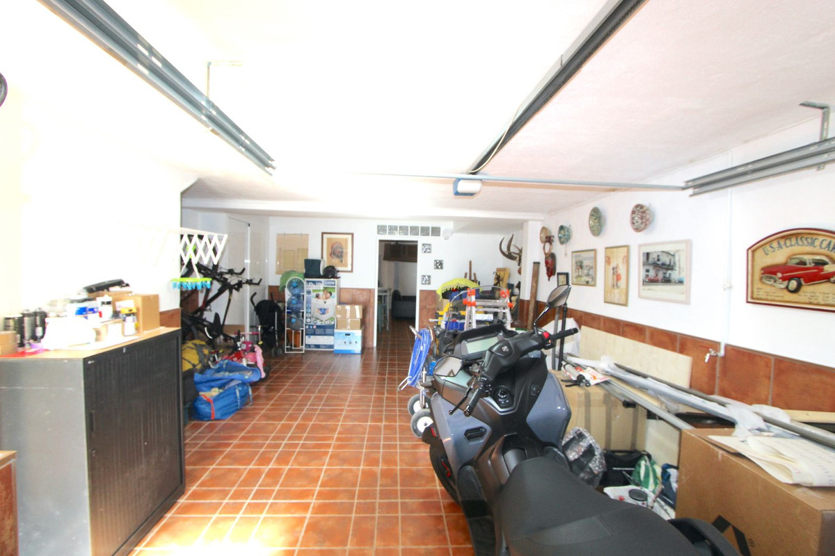 5 Bed Townhouse for sale in Marbella Costa Del Sol, Málaga, Spain