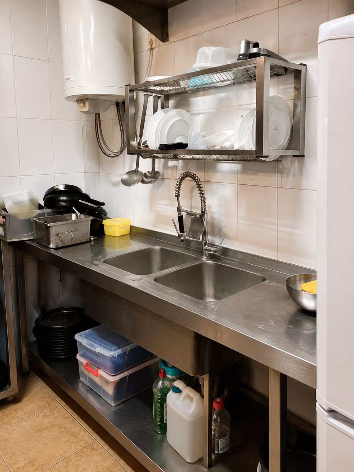 Commercial unit for sale in Nueva Andalucía Costa Del Sol, Málaga, Spain